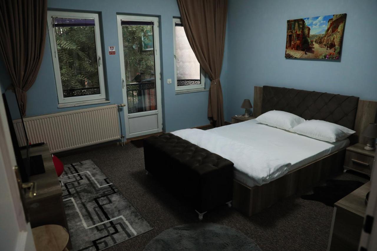 City Park Hostel Приштина Экстерьер фото