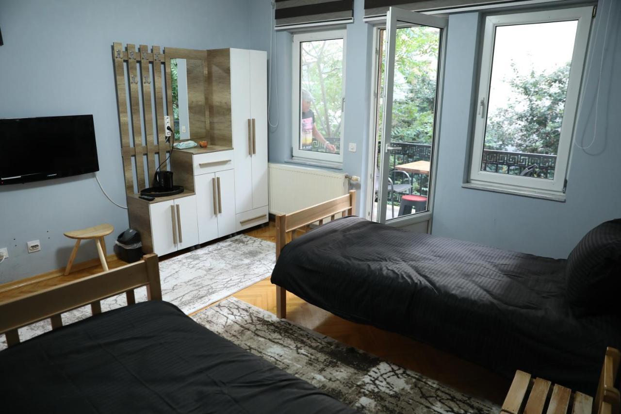 City Park Hostel Приштина Экстерьер фото